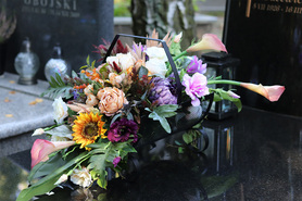 Wspomnienie Colors, dekoracja nagrobna w metalowym koszu, wym.42x102cm