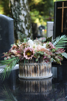 Auraliana, dekoracja nagrobna w skrzynce