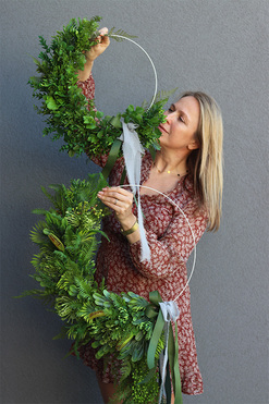 Rosiczka Subtelle, zielony wianek na obręczy, rozp.57x120cm