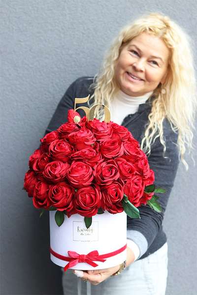 box na prezent Jubileo 50 Róż, w wybranym kolorze kwiatów i pudełka