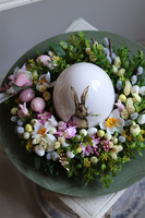 Zieleń Wielkanocna, stroik z jajem na talerzu
