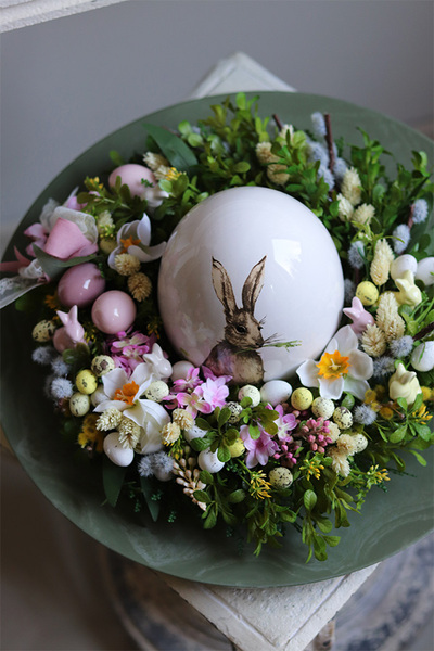 Zieleń Wielkanocna, stroik z jajem na talerzu