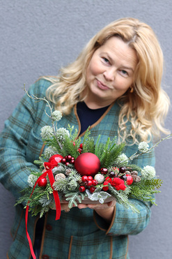 Klasyka Hilton, świąteczny stroik z bombkami, wym.26x35x25cm