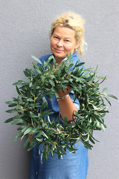 Oliwny Gaj, zielony wianek na drzwi z oliwkami, śr.40cm