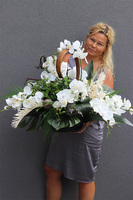 White Orchidera 2, kompozycja nagrobna w misie