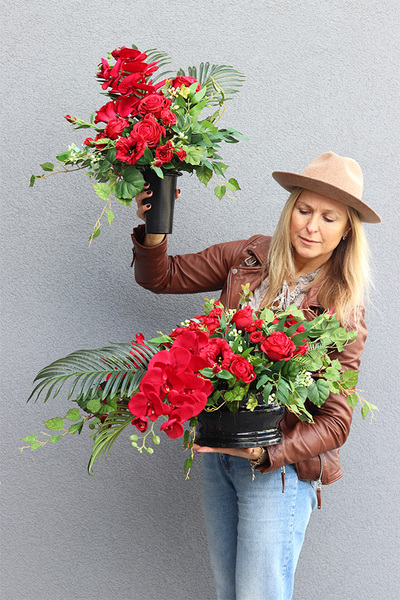 Red Roses Lux, kompozycja nagrobna w misie