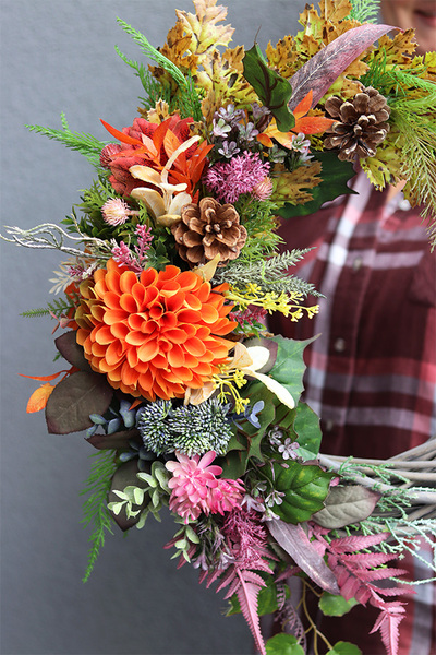  Hefruta, jesienny wianek z pomarańczową dalią