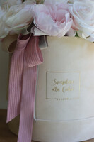 Cedite 2, welurowy flowerbox z różowymi kwiatami