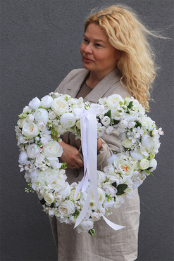 Pierwsza Komunia Święta, dekoracyjne białe serce z kwiatów, wym.45x50cm 