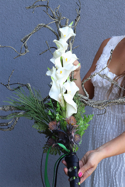 Chrisia, dekoracja nagrobna "krzyż" z kaliami, dł.117cm