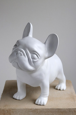 Dog in the Fog, figurka pies bulldog A, biały, wys.30cm 