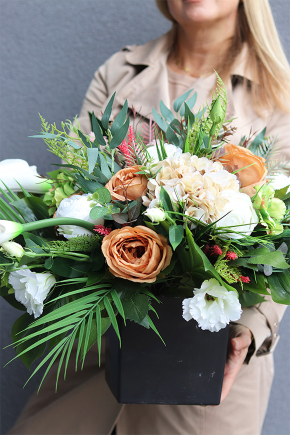 Kalle Ectrea Beige, kompozycja nagrobna w plastikowym naczyniu