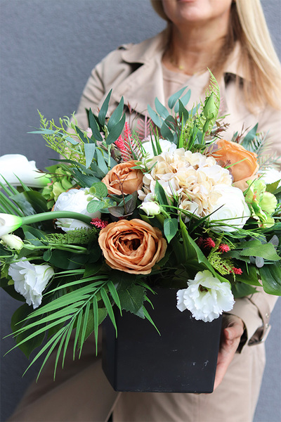 Kalle Ectrea Beige, kompozycja nagrobna w plastikowym naczyniu