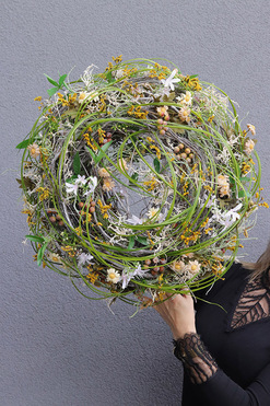 OD RĘKI W Gnieździe, wiosenny wianek z gałązek, śr.47cm 