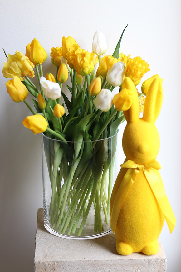 Glassier Tulips, wielkanocna kompozycja kwiatowa w szkle
