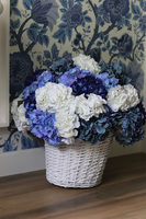 Keraneo Blue Provance M, kosz z hortensjami, wym.62x50cm