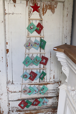 OD RĘKI Mikołajki, kalendarz adwentowy z kieszonkami, wym.110x36cm