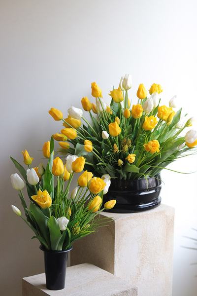 Tulipanowy Sen Spring, dekoracja nagrobna z tulipanami