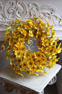 Żółta Energia, wiosenny wianek z żonkili, śr.40cm