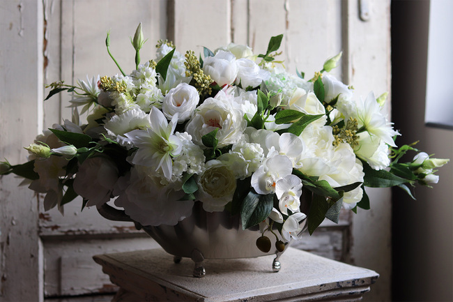 Keria Ladina, kompozycja kwiatowa w cynowanym naczyniu, wym.41x68cm 