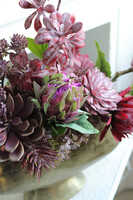 Olivina Kristi 3, kompozycja sukulenty w złotym pucharze