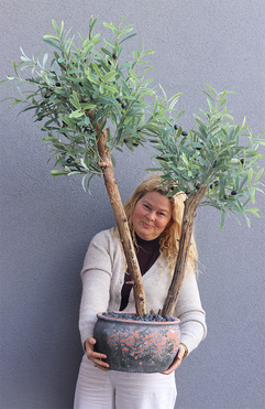 OD RĘKI Oliwka Greece 2, sztuczne drzewko w ceramicznej donicy,wys.125cm