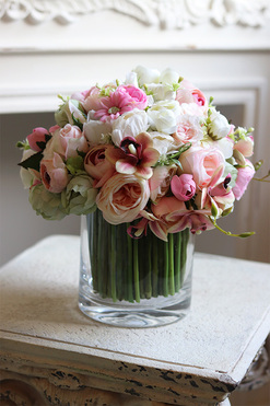 bukiet wiosennych kwiatów w szklanym wazonie, Hellissa Big 2, wys.28cm  