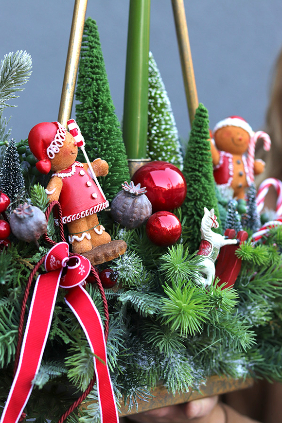 Christmas Triangle, świąteczny stroik ze świecznikiem
