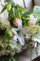 Lilie, kompozycja nagrobna w naczyniu, wym.50x76cm 