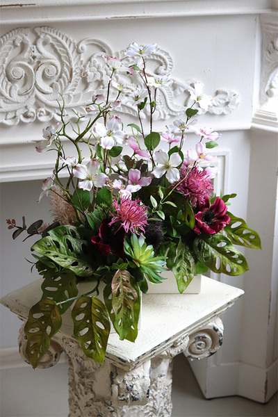 Miodowy Dom Spring, kompozycja kwiatowa w naczyniu