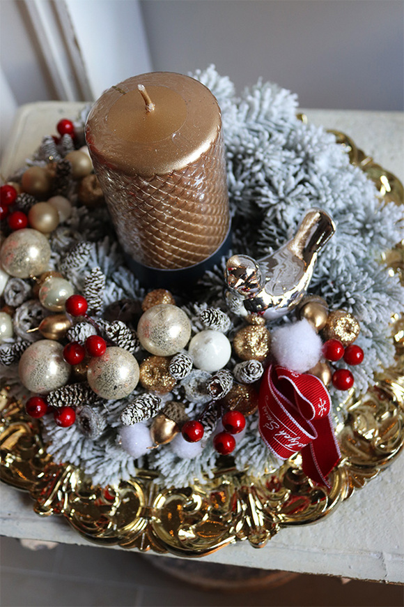 Świąteczny Dom, stroik na talerzu ze świecą