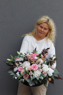 Bezire, kompozycja nagrobna w misie, wys.45cm