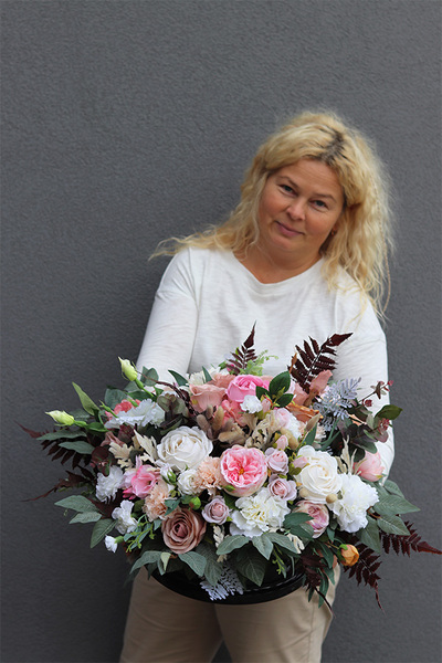 Bezire, kompozycja nagrobna w misie