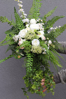 Benella, kompozycja nagrobna w misie, wym.30x46x67cm