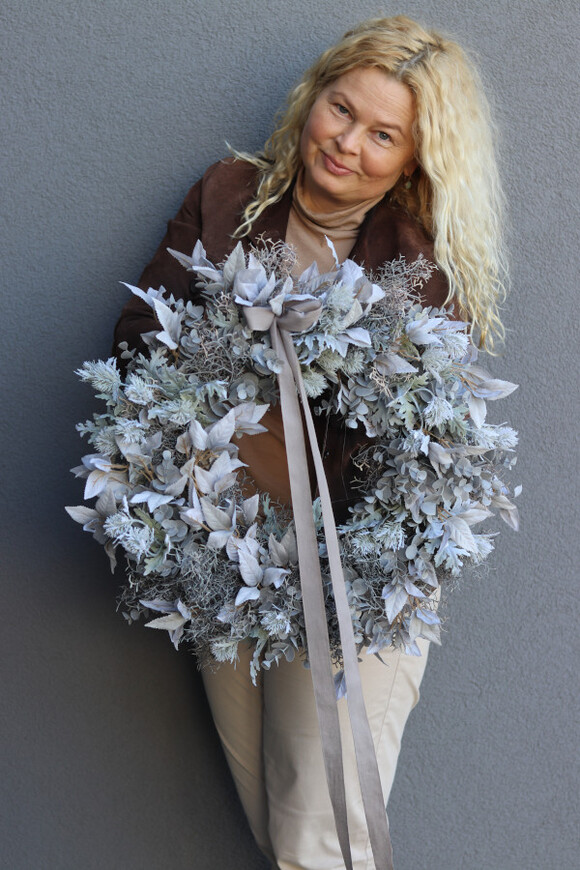 Popiella, dekoracyjny wianek na drzwi