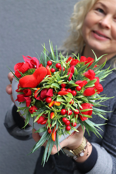 Red Valntine, walentynkowe serce z kwiatami