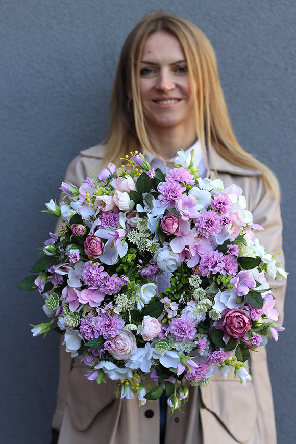 Uroczek, kwiatowy wianek na drzwi	