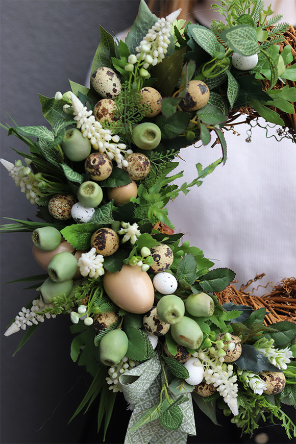 Green Wreath, wielkanocny wianek na drzwi z jajkami