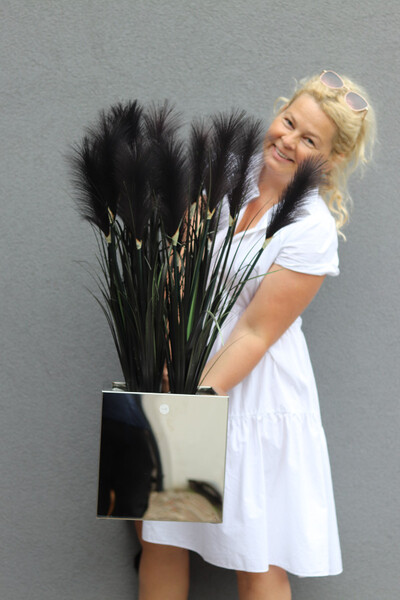 Black Mirror Glamour, sztuczna czarna trawa w donicy