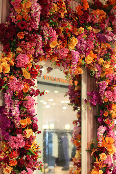 Lawa Glorioza, girlanda dekoracja witryny sklepowej