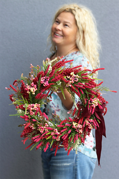 Dekoratornia, jesienny wianek z wiśniowymi wrzosami