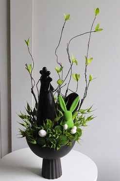Black Easter, stroik wielkanocny z kurą, wym.45/56cmx25cm