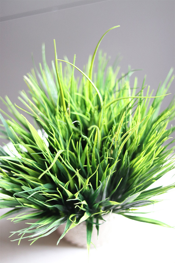 Issato Casa Creme, kompozycja ze sztucznych traw