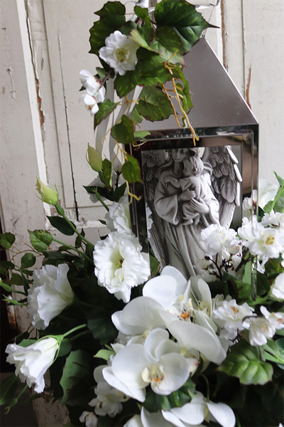 Angelo Garden Silveria, kompozycja nagrobna z aniołem i lampionem, wys.62cm 