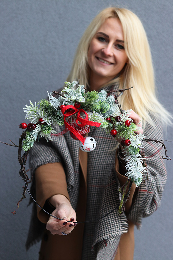 Delikatny, wianek zimowy na obręczy