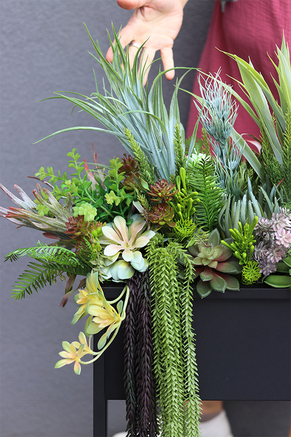 Asia Modern Resato 2, sukulenty w donicy na stojaku