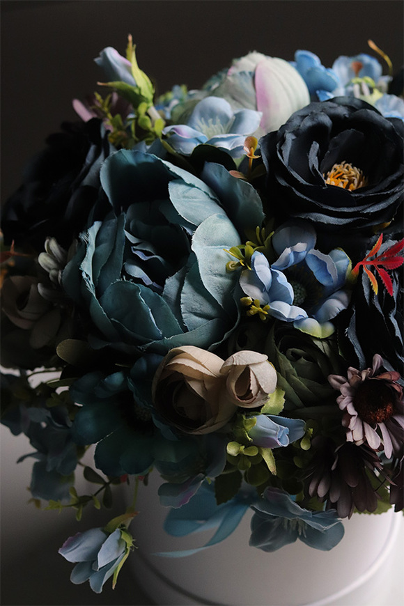 Blue Marine Retrona, flowerbox z niebieskimi kwiatami