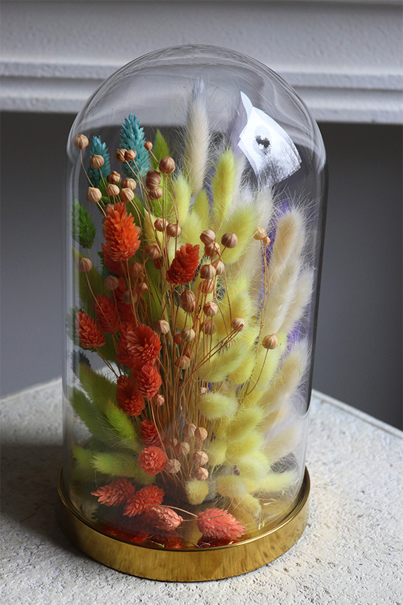 Tęczowy Susz, dekoracja wielkanocna pod kloszem