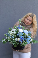 Nemira Blue, kompozycja nagrobna w misie