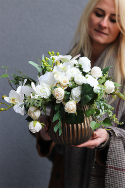 Elegance Hotel 2, biała kompozycja kwiatowa, wym.33x47cm